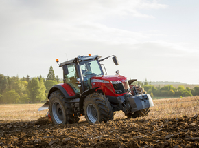 Tecnologia do trator MF 8700 S permite operação em velocidades precisas