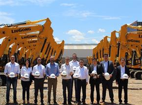 Fábrica da LiuGong no Brasil recebe presidente global