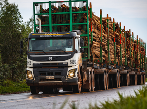 Suzano amplia produtividade do transporte de madeira reflorestada com mais hexatrens Volvo