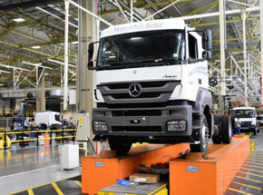 Mercedes-Benz amplia exportação de caminhões e ônibus