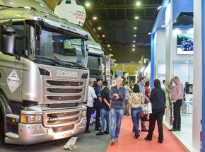Cegonheiros realizam 21ª Expo de Transportes, em São Bernardo