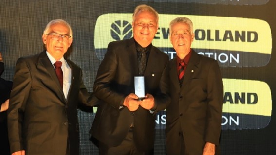 New Holland Construction recebe o prêmio Destaques da Construção Civil 2022