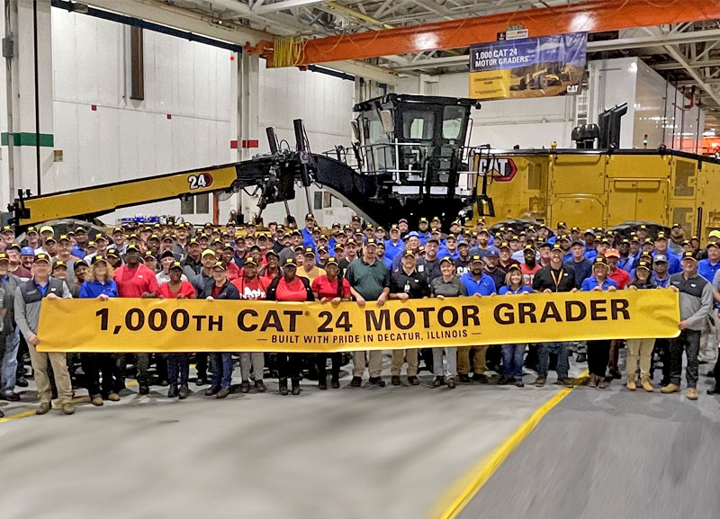 Caterpillar celebra a produção da 1.000ª motoniveladora Cat 24