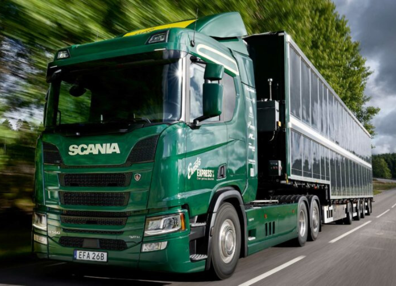Scania híbrido com painéis solares roda 5 mil km sem reabastecer
