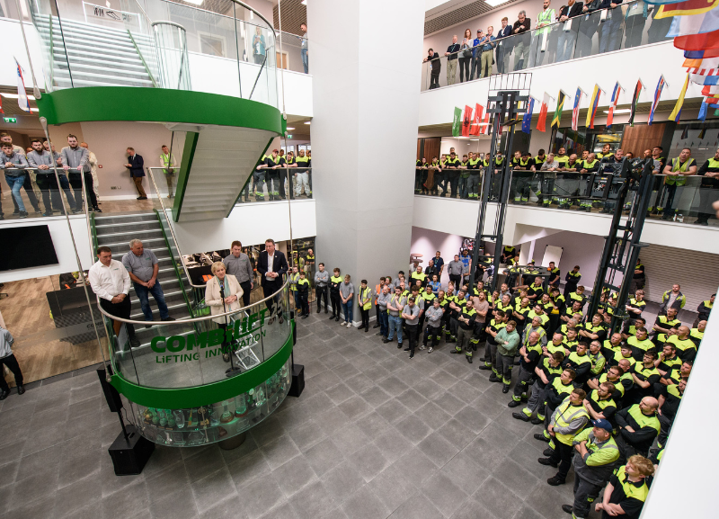 Combilift celebra 25 anos com três novos lançamentos