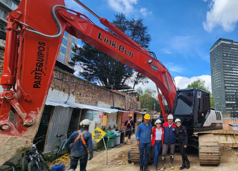 Escavadeira Link-Belt é utilizada em escavação profunda em Bogotá, na Colômbia