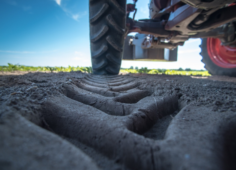 Máquinas agrícolas e tratores ficam isentos do IPVA em 2024