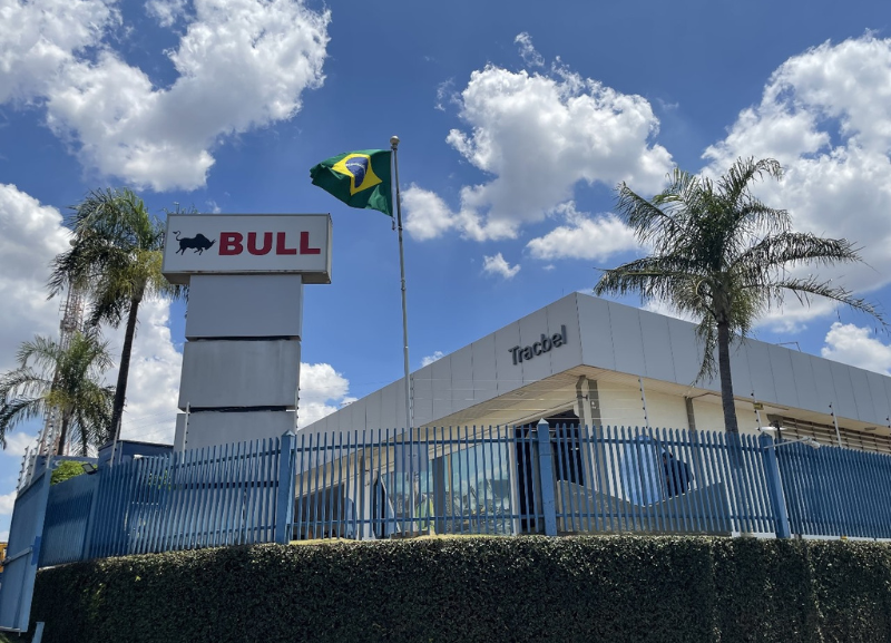 Grupo Tracbel anuncia a distribuição nacional de retroescavadeiras Bull