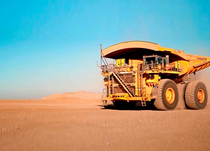 Komatsu entrega 700º caminhão autônomo para operação em minas