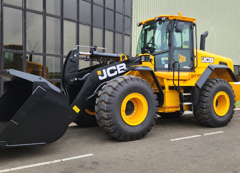 JCB lança pá carregadeira 455ZX para o mercado brasileiro