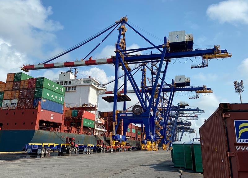 EUA impõem tarifas às importações de guindastes portuários chineses
