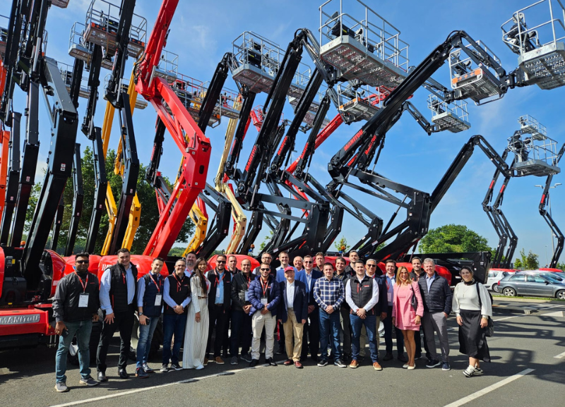 Grupo Manitou leva distribuidores brasileiros para a sede na Europa