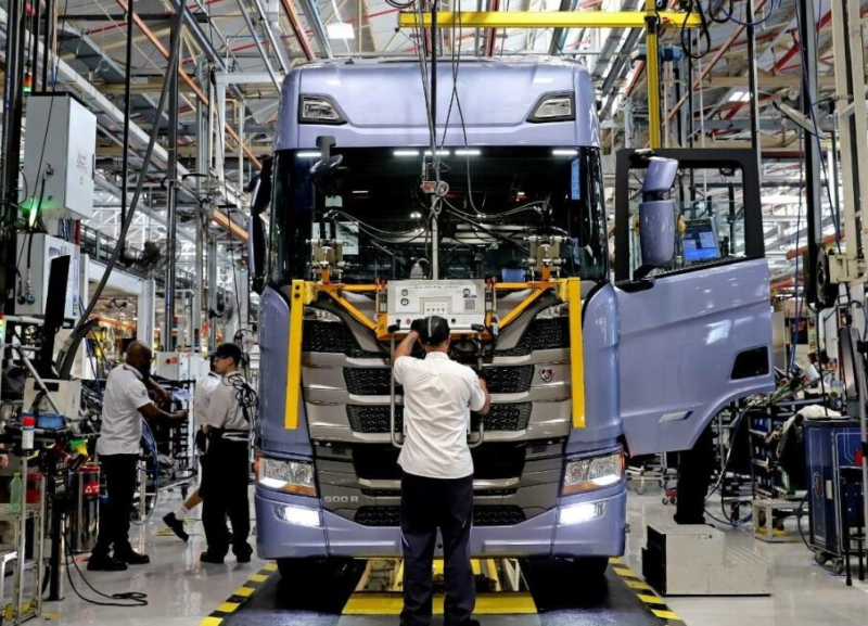 Produção de caminhões cai 31% no Brasil, segundo a Anfavea