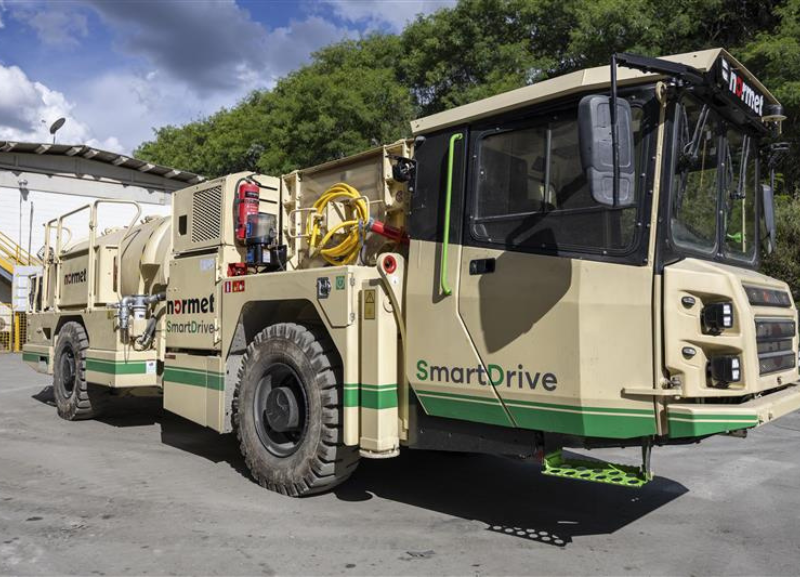 AngloGold Ashanti introduz 1ª autobetoneira elétrica do Brasil em operação subterrânea