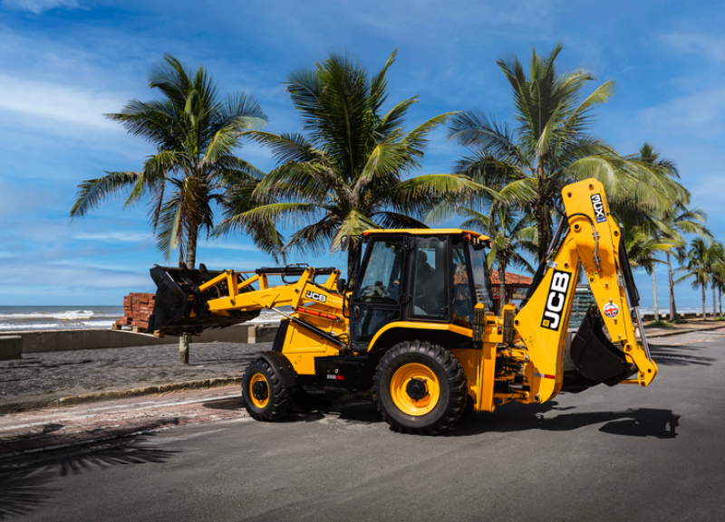 JCB lança nova retroescavadeira 3CX Plus