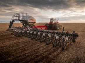 Case IH amplia portfólio com plantadeira dobrável e pulverizador