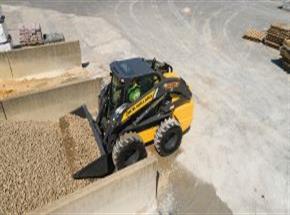 New Holland Construction comemora 50 anos de suas minicarregadeiras