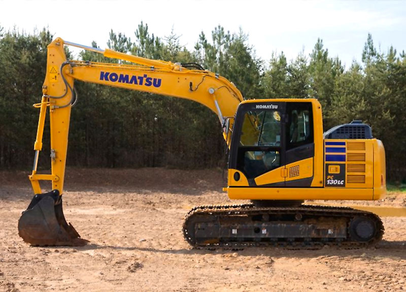 Komatsu lança escavadeira com carro inferior mais longo 